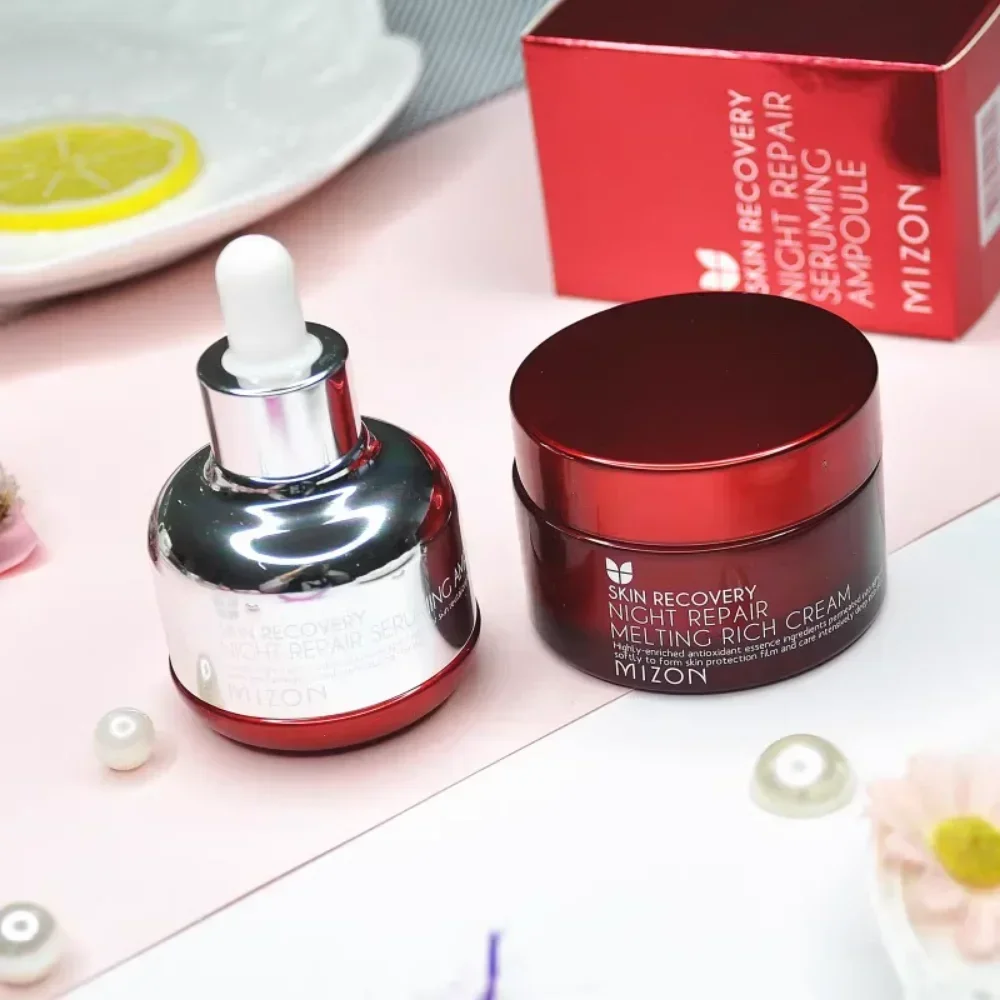 Luxury Skincare Aesthetic - Crema Esencial Reparadora Nocturna Mizon de